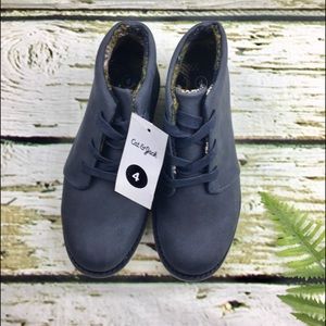 CATS & JACK Boys Boots Size 4. NWT